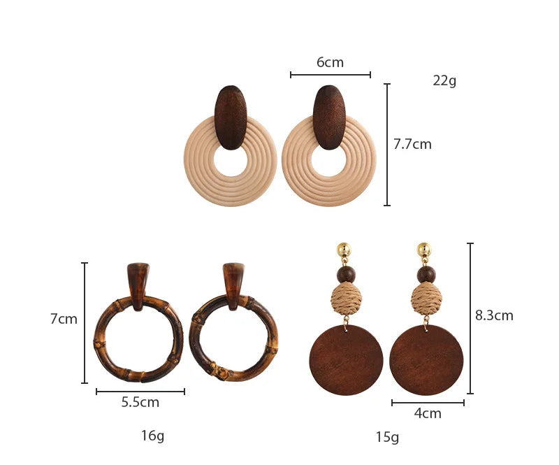 Earring size and weight measurement chart showing three pairs of wooden drop earrings with dimensions, weights, and Chinese and English notes about measurement accuracy.