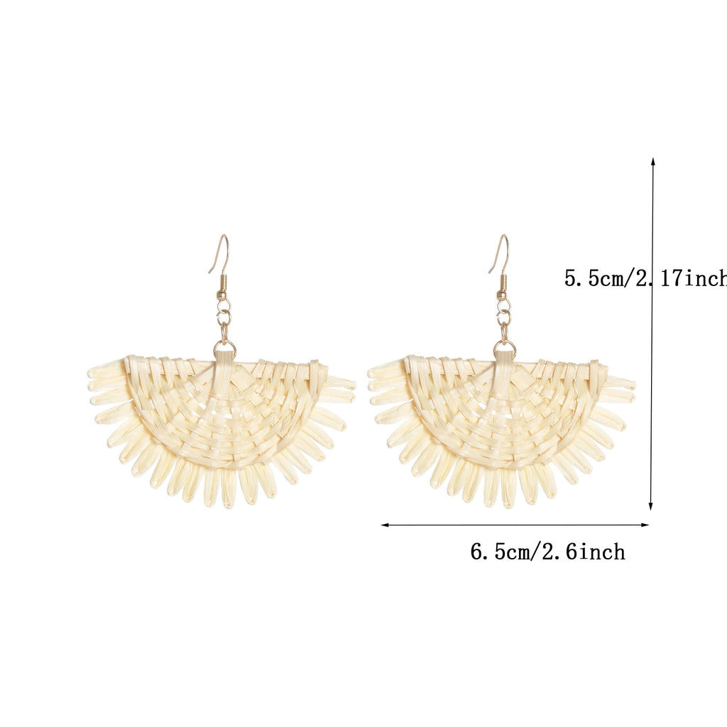 Beige raffia fan-shaped earrings with measurements on a white background
